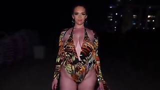Pawg Throating BBC on South Beach!
